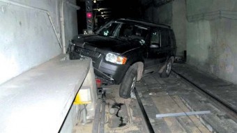 Metróalagútban autózott