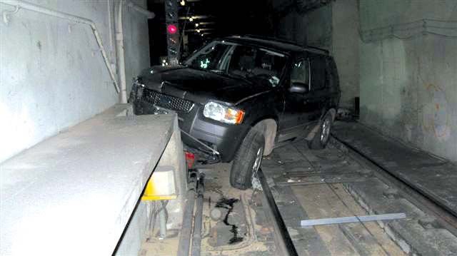 Metróalagútban autózott