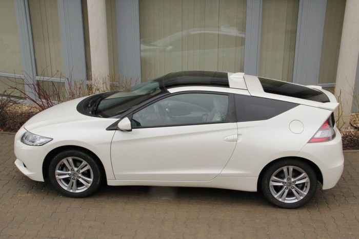 Tartósteszten a Honda kis hibrid kupéja 3 A CR-Z formájával a Honda legalább olyan jól eltalálta a régi legendát, a CRX-et, mint mondjuk a Mini az új modellekkel az ős-Minit