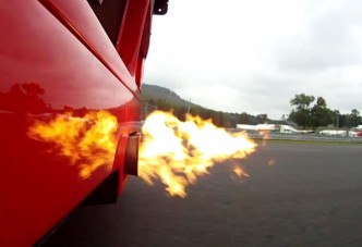 Tűzköpő Ferrari klasszikus