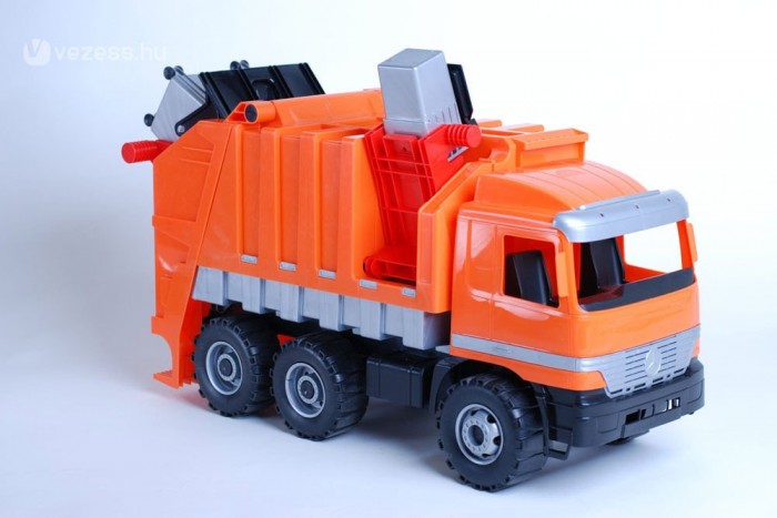 Gázolt a kukásautó