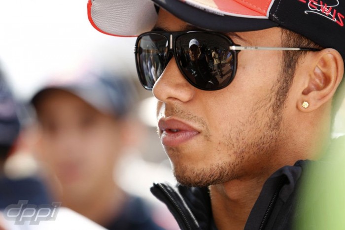 F1: Hamilton nem ér rá tanúskodni