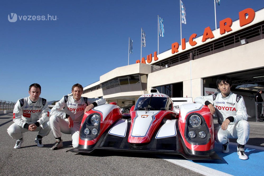 Hibriddel nyerne Le Mans-ban a Toyota 1