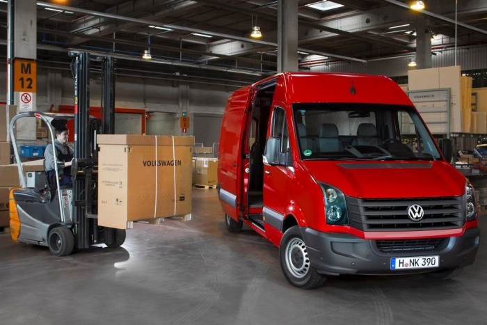 Volkswagen, ami Mercedes 5 Csak dobozos Crafterből is rengeteg változat van, háromféle teherbírással (3, 3,5, és 5 tonna), négyféle hosszal és háromféle magassággal