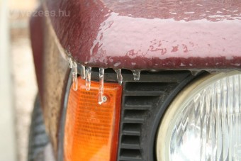 Elromlanak az autók a nagy hidegben