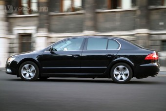 Évi 54 milliót költenek a BKV-vezetők autóira