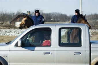 Focus helyett lóval őrzik a rendet
