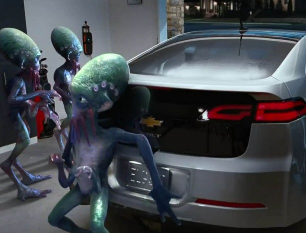 Űrlények és cuki kutyák ösztönzik az autóvásárlást