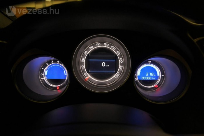 DS4: nagy feltűnés, nyolcmillióért 9 | Vezess Van szürkés