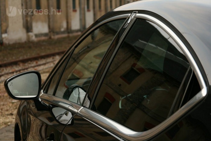 DS4: nagy feltűnés, nyolcmillióért 7 | Vezess Nem nyitható a hátsó ablak, ez túl nagy áldozat az osztatlan ívért