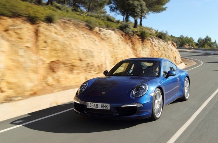 Az új Carrera S állítólag 14 másodperccel gyorsabb a Nürburgringen, mint az elődje volt, és 7:40-nel épp az aktuális GT3 idejét futja meg