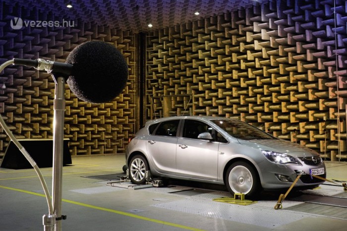 Tanulók kerülnek a magyar Opel gyárba