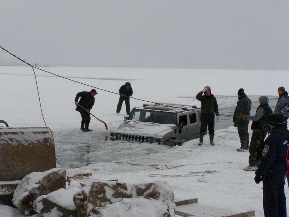 Beszakadt a Balatonba két luxusterepjáró 7