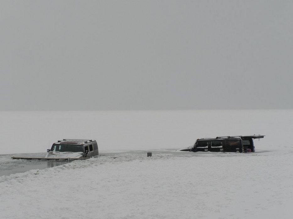 Beszakadt a Balatonba két luxusterepjáró 8