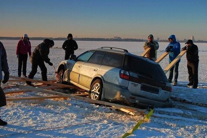 Ez a Subaru sem úszta meg a léket