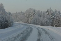 Ez a kanyar simán abszolválható 100-zal a multicellás vagy szöges gumikkal