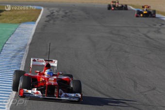 F1: Alonso nem bírt a Lotusszal