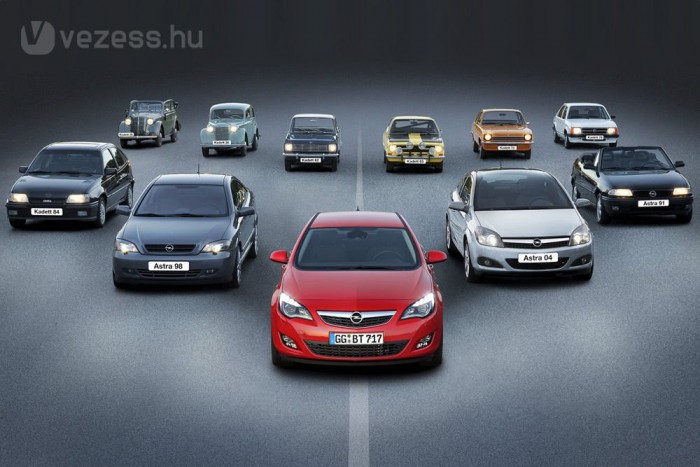Hazatér az első magyar Astra 2 Az Opel kompakt autóinak 10. generációja a J Astra, az 1936-ban bemutatott első Kadettet is beleszámolva. Gyártósorát háborús jóvátétel címén elkommunizálták a szovjetek és a Kadettel megegyező Moszkvics 400/420-at gyártották rajta. 1962 és 1991 között készültek a Kadettek A-tól E-ig, a sorrendet az Astrák is követték, mert a Kadett Nagy-Britanniában végig Vauxhall Astraként futott