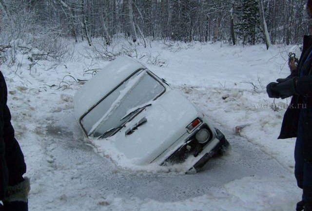 Újabb autó a jégben – két halott