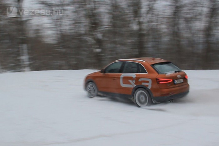 Nem vészes a mostani tél 1 Erősen turcsi, de a hörcsögszerű SUV kapható némi mókára. Bő gázzal hajlandó volt keresztben kijönni a kanyarból, négy kerékkel okádva a havat