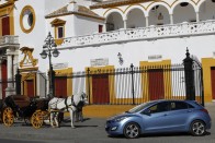 Sevilla Andalúzia központja, ahol hófúvás és jégcsapok helyett verőfényben sétálnak a turisták a tavaszias időben