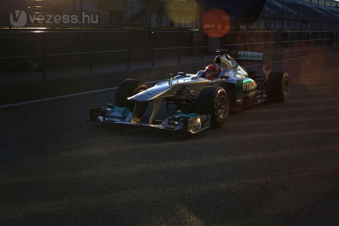 F1: A Mercedes már tegnap tesztelt