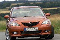 A Mazda3 sokat csiszolódott az évek során, de a japánok tartják magukat a Nyerő csapaton ne változtass elvhez