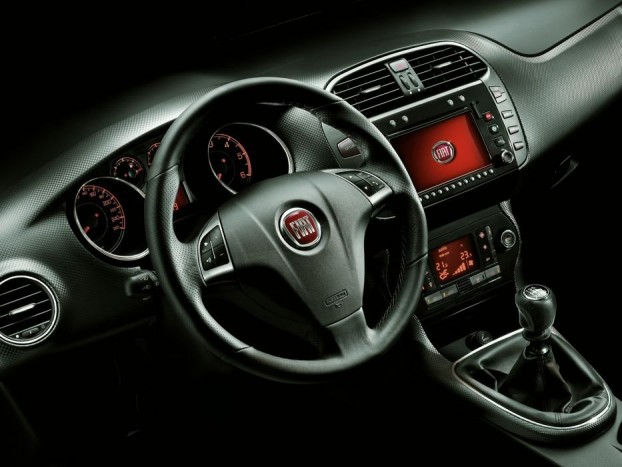 Igényes berendezés a Bravóban, kényelmes, csak hátul szűk a tér