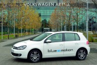 Szinte egyformák az elektromos autók, a LEAF, az iOn vagy az elektromos Meriva és a Golf viselkedése között nemigen van eltérés. A szériaverzió bemutatása 2013-ra várható