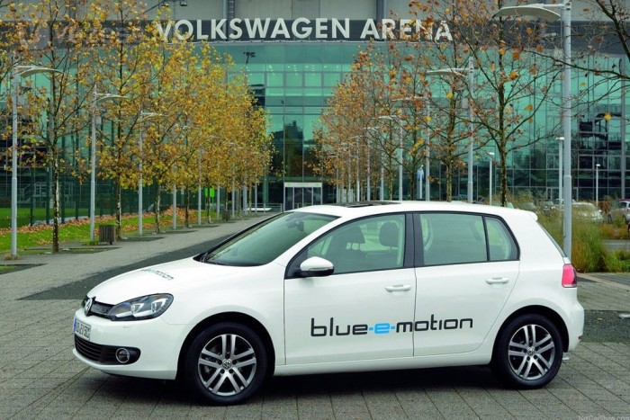 Exkluzív: vezettük az elektromos Golfot! 8 Szinte egyformák az elektromos autók, a LEAF, az iOn vagy az elektromos Meriva és a Golf viselkedése között nemigen van eltérés. A szériaverzió bemutatása 2013-ra várható