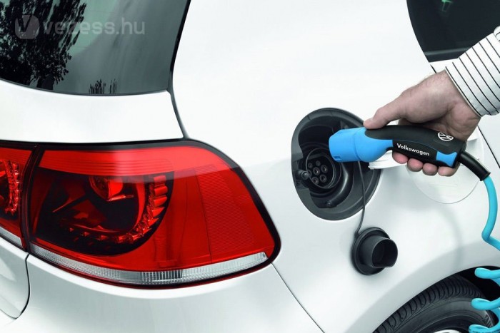Exkluzív: vezettük az elektromos Golfot! 3 Az autó teljesen késznek tűnik, vezetés közben olyan, mint a többi Golf. Hazai bevezetéséről nincs információnk