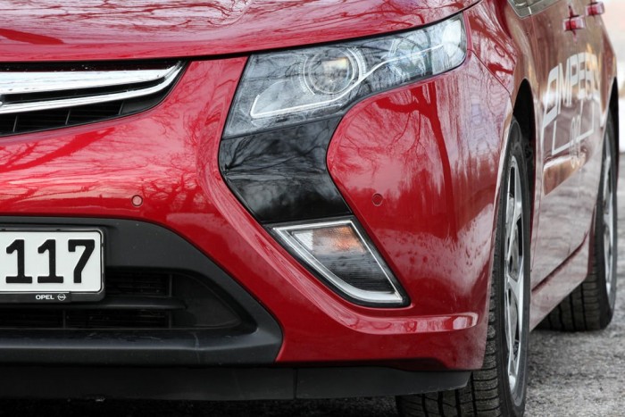 Hazai teszt a félig elektromos Opellel 6 | Vezess Menetjelző fény segít spórolni nappal az amperórákkal