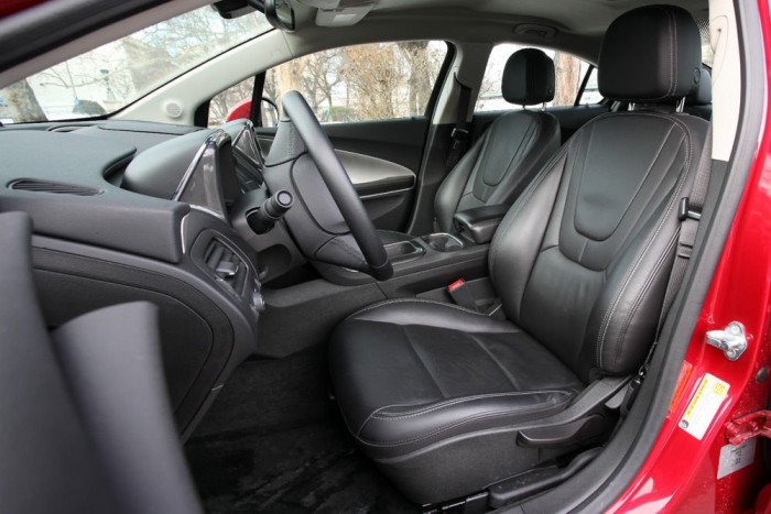 Hazai teszt a félig elektromos Opellel 16 | Vezess Az ülések kényelmesek, a bőrkárpit széria