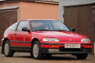 1989-es a CRX, a 120 lóerős verzió. A tulajdonos oldtimernek kívánja minősíttetni, erre még hét évet kell várni