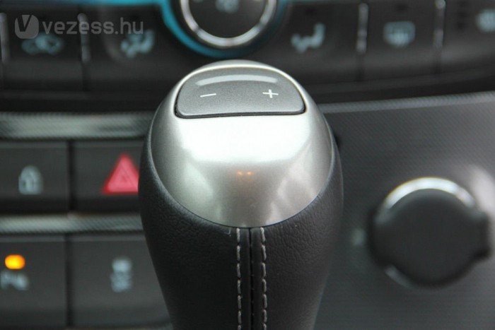 Malibu: egy szelet az amerikai álomból 13 | Vezess A kapcsolót billentve lehet kézzel váltani a hatfokozatú automatával