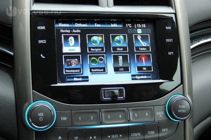 Malibu: egy szelet az amerikai álomból 14 | Vezess Szép képe van a középkonzoli monitornak