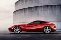 Itt a leggyorsabb Ferrari 12