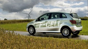 Álnéven jön a Merci villanyautója