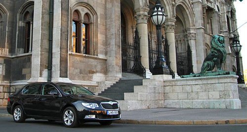 Ez egy minisztériumi Superb. Hasonlókat használnak a BKV felsővezetői