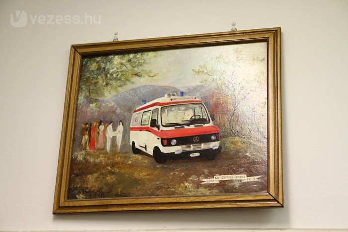 Nem, ezt nem Kerényi Imre rendelte, hanem a felirat szerint hálából kapták