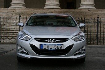 Olcsó luxusautó vagy drága középkategóriás?