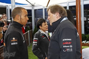 F1: Hamiltont akarja a Mercedes?