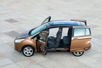 Sportos Fiesta, oszlopmentesített egyterű Genfben