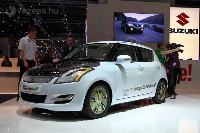 Fél-elektromos Swift és fenejó tanulmány a Suzukitól 9 | Vezess Másfél óra alatt tankolható bele a konnektorról a 30 km-re elegendő elektromos energia