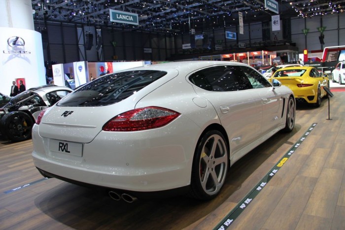 Bizarr Porsche limuzin csak Kínának 6 | Vezess Negyven centivel hosszabb, mint az eredeti