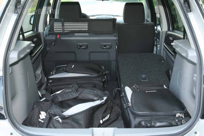 Új magyar családi autó 2013-tól 6 | Vezess Alapesetben 270, lehajtott üléssel 1045 literes csomagtartójával a mai SX4 túl kicsi családi autónak