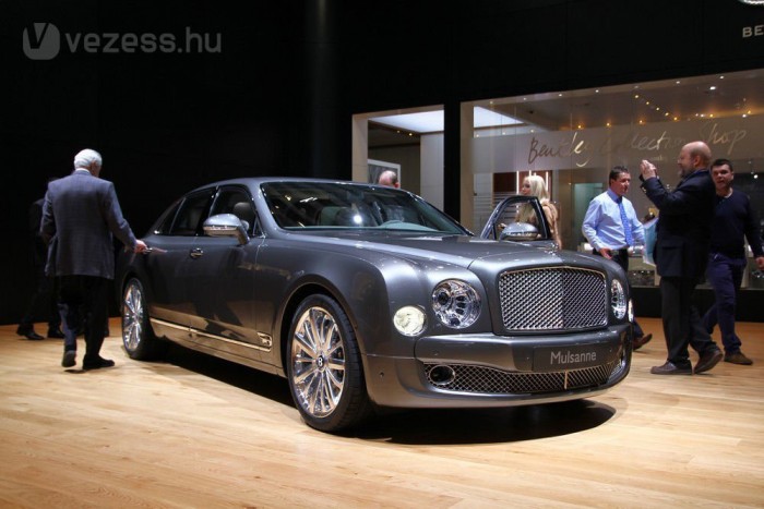 A Mulsanne a legszebb Bentley. Végsebessége 296 km/óra 