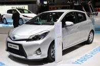 3,5 literrel beéri a Yaris Hybrid 17