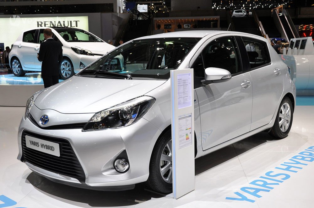 3,5 literrel beéri a Yaris Hybrid 4