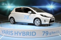 3,5 literrel beéri a Yaris Hybrid 25